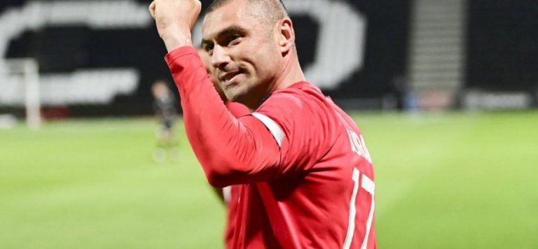 Burak Yılmaz Lille’de sezonun futbolcusu seçildi