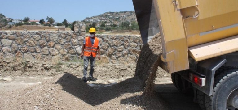 KKTC’deki köy yollarını yenileme çalışmaları başladı