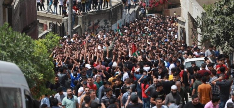 İsrail askerlerince şehit edilen Filistinli çocuk son yolculuğuna uğurlandı