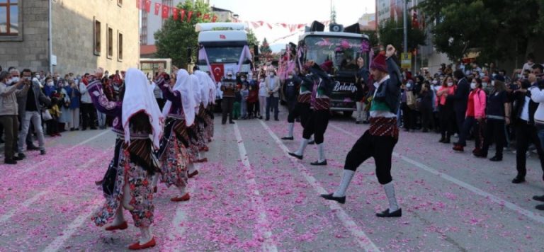 Isparta’da gül konvoyu düzenlendi