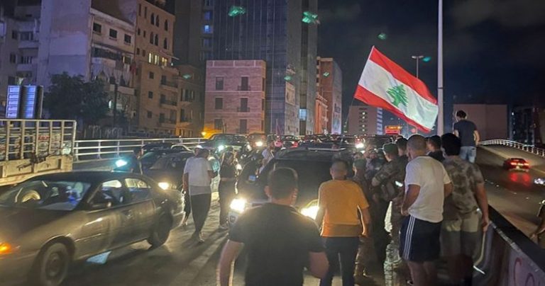 Lübnan’da ekonomik kriz ve hayat pahalılığı protesto edildi