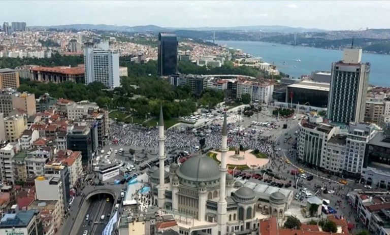 TAKSİM’E YAPILAN CAMİ İBADETE AÇILDI