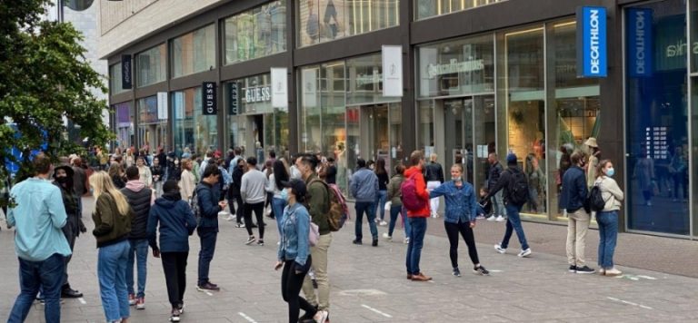 Hollanda kapalı alanlarda maske zorunluluğunu kaldıracak