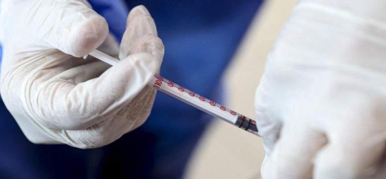 Dünya genelinde 2 milyar 621 milyon dozdan fazla aşı yapıldı