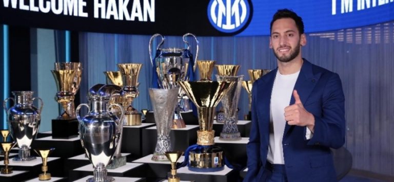 Hakan Çalhanoğlu Inter’e imza attı
