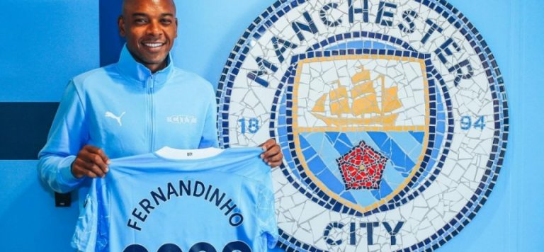 Fernandinho bir sezon daha Manchester City’de