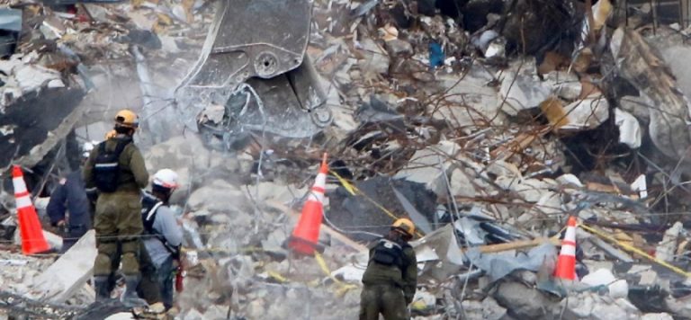 ABD’de çöken binada can kaybı 16’ya yükseldi