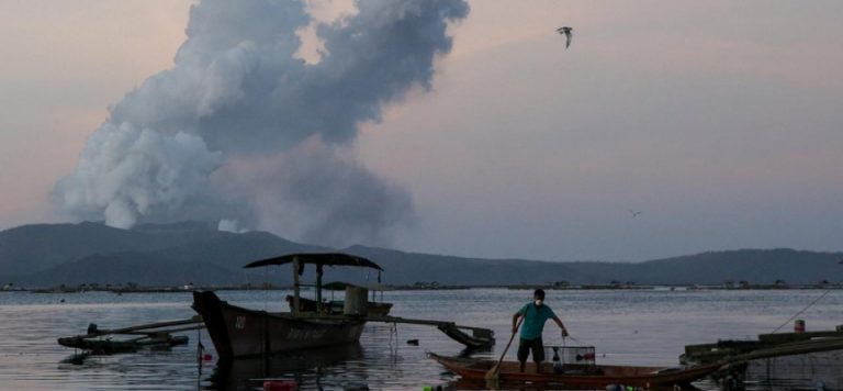 Filipinler’de Taal Yanardağı’nın alarm seviyesi yükseltildi