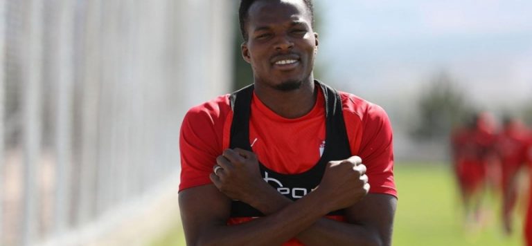 Sivasspor Isaac Cofie ile sözleşme yeniledi