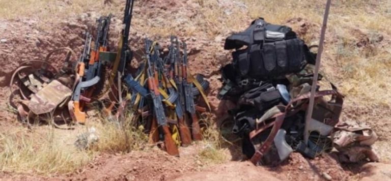 Taliban’dan kaçan yüzlerce Afgan asker Tacikistan’a sığındı