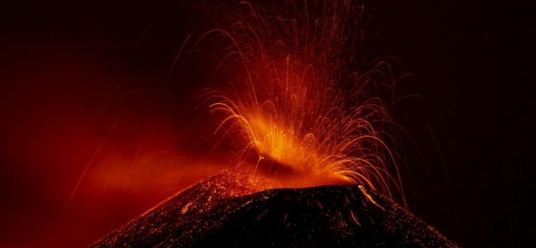 Etna yeniden faaliyete geçti