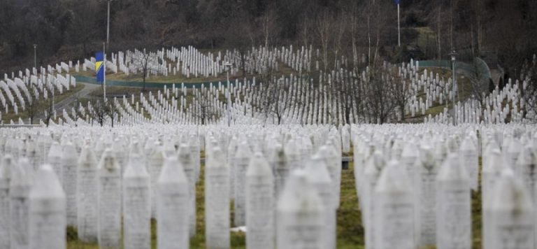 İngiltere, Srebrenitsa Soykırımı kurbanlarını andı