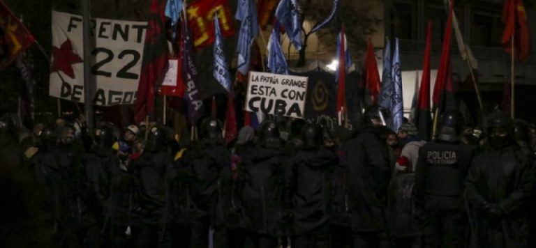 Arjantin’de Küba’daki protestolar yanlısı ve karşıtı gösteriler düzenlendi