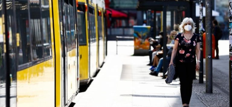 AB’de COVID-19 vakalarında en fazla artış gençlerde