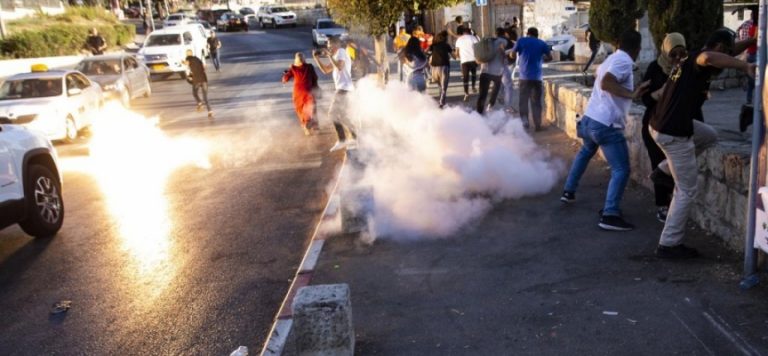 İsrail güçlerinden barışçıl gösteriye ses bombalı saldırı