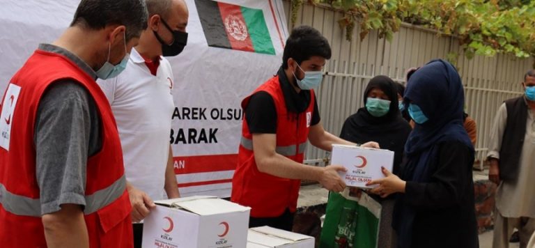 Türk Kızılay Afganistan’da binlerce aileye kurban eti dağıttı