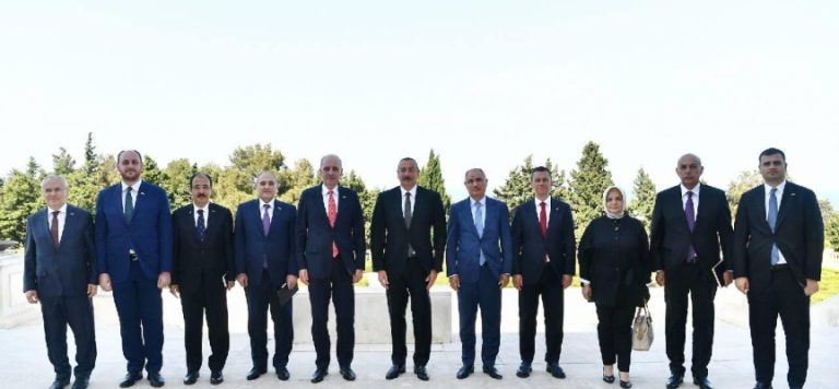 Azerbaycan Cumhurbaşkanı Aliyev, AK Parti heyetini kabul etti