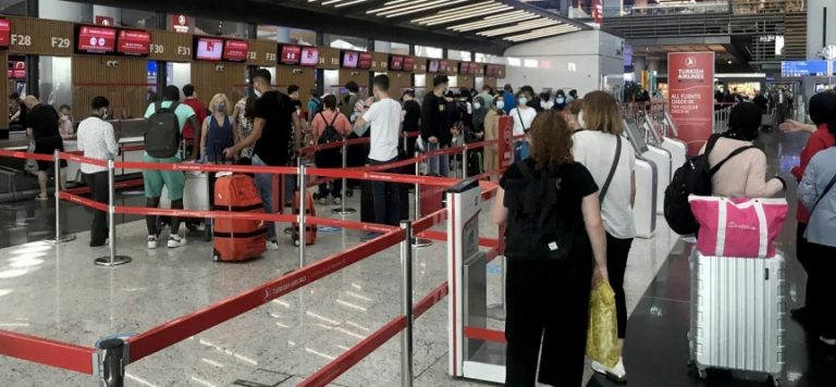İstanbul havalimanlarında bayram tatili rekoru