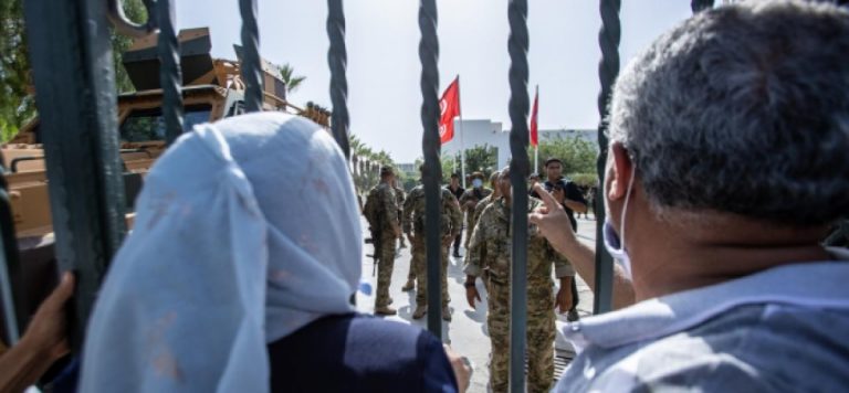 İran’dan Tunus’taki tüm taraflara sükunet çağrısı