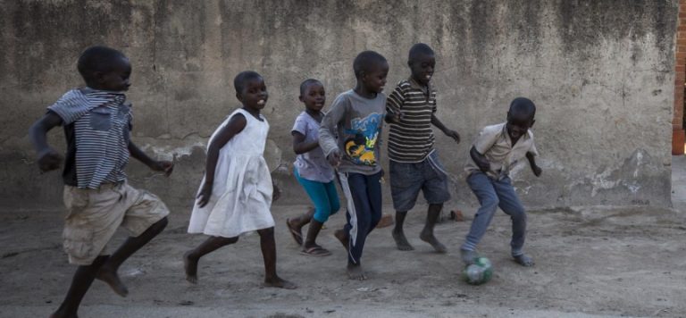 Zambiya’da okullar yeniden açıldı