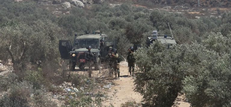 Batı Şeria’da bir Filistinli İsrail askerleri tarafından yaralandı
