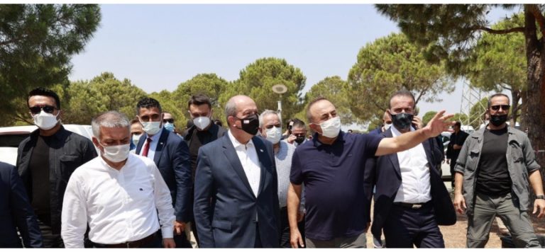 Cumhurbaşkanı Tatar, Manavgat’taki Yangın Yönetim Merkezi’nde  yangın ile ilgili bilgi alarak değerlendirmelerde bulundu
