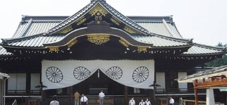 Japonya Savunma Bakanı Kişi’den Yasukuni tapınağına ziyaret