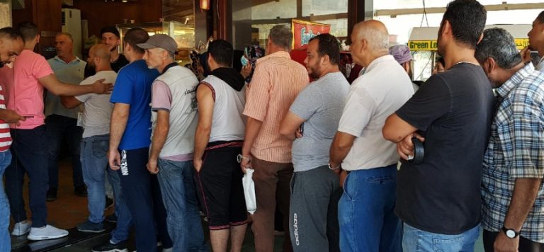 Lübnan’da ekonomik kriz: Ekmek kuyrukları oluştu