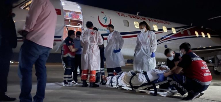 Lübnan’daki patlamada yaralanan 4 kişi Türkiye’ye gönderildi