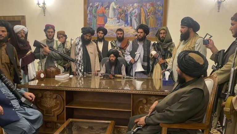 Taliban Kabil’de Cumhurbaşkanlığı Sarayı’na girdi