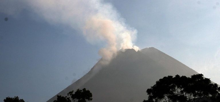 Merapi Yanardağı’nda patlama