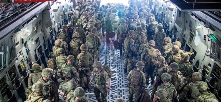 İngiltere Savunma Bakanı, NATO ve İngiliz güçlerinin Afganistan’a dönmeyeceğini söyledi