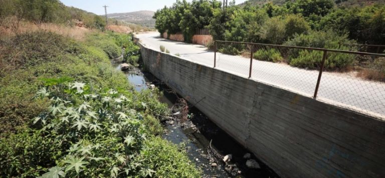 Yahudi yerleşimlerinden gelen atık sular nedeniyle Filistin “cenneti” can çekişiyor