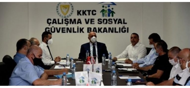 İşçi ve İşveren tarafı brüt asgari ücretin 4970 TL olması konusunda Bakanlar Kuruluna sundukları önerinin onaylanmasını bekliyor