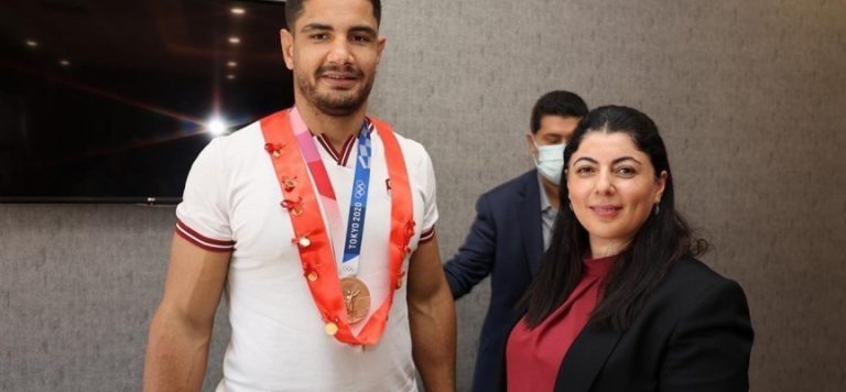 Taha Akgül’den Kastamonu’daki afetzedelere bağış
