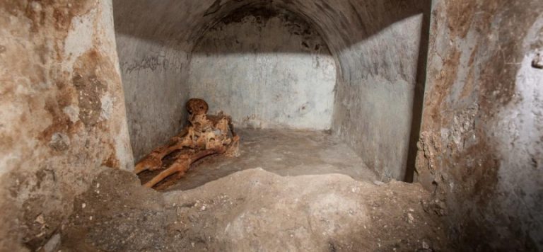 Antik Pompeii kentinde “çok iyi korunmuş” insan iskeleti bulundu
