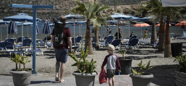 Girit Adası’nda vakalar arttı: Gece sokağa çıkma yasağı başladı