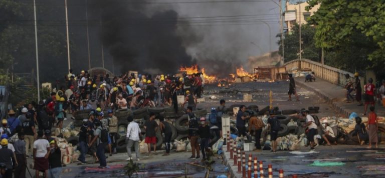 Myanmar’da askeri darbeden beri ölenlerin sayısı bini aştı