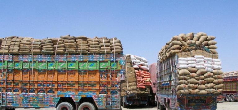 Pakistan-Afganistan sınırındaki ticari hareketlilik arttı