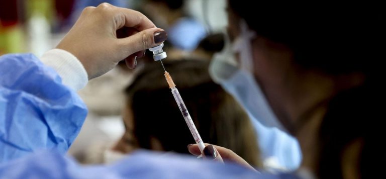 İsrail’de 30 yaş üstü kişilere üçüncü doz aşı yapılacak