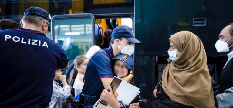 İtalya 2 bin 700 Afgan’ı tahliye etti