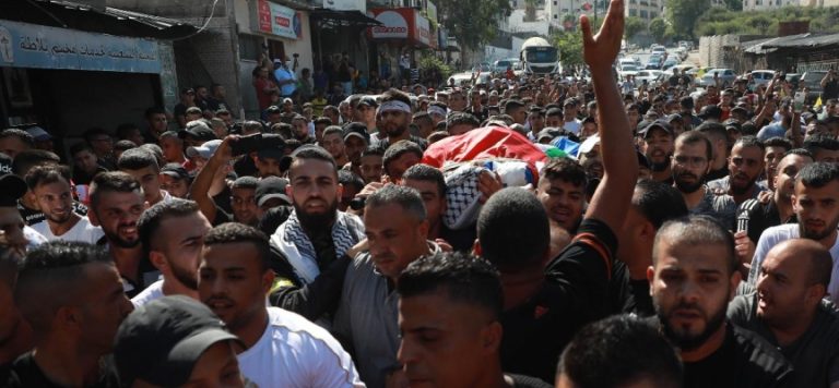 İsrail güçlerinin Batı Şeria’da öldürdüğü Filistinli çocuk son yolculuğuna uğurlandı