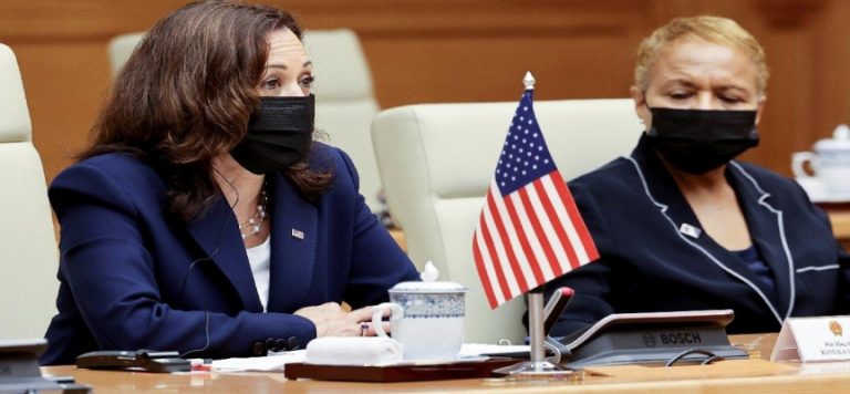 Harris Çin üzerinde baskıyı arttırma vurgusu yaptı