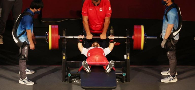 Milli halterci Abdullah Kayapınar olimpiyat beşincisi oldu