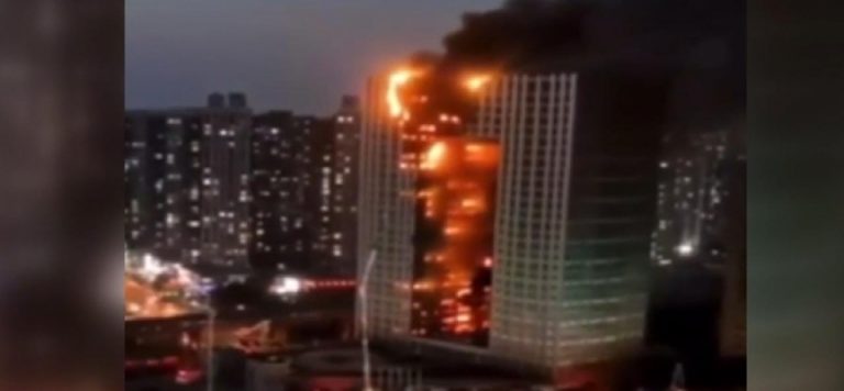 Çin’de çok katlı binada yangın