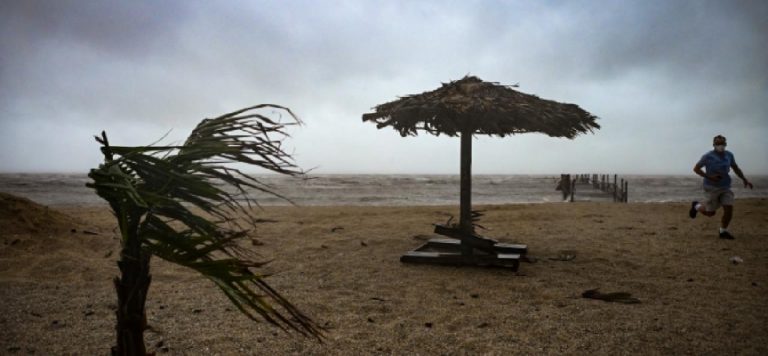 Ida Kasırgası Küba’nın batı kıyılarında etkili olmaya başladı