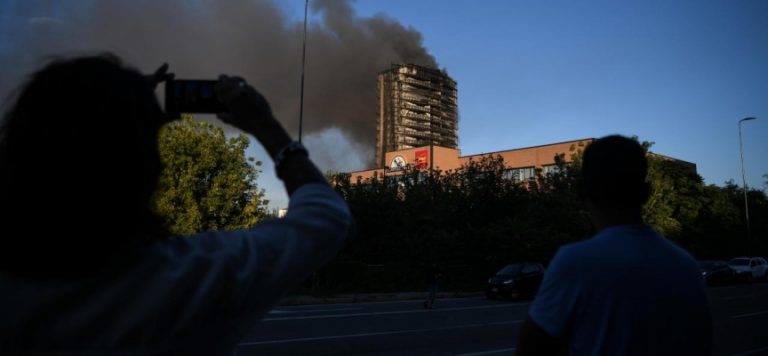 İtalya’da 15 katlı binada yangın