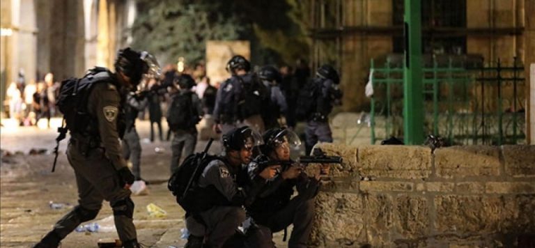 İsrail güçleri Filistinlilere saldırdı: 18 yaralı