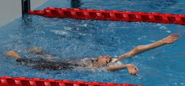 Milli yüzücü Elif İldem 21 yıllık paralimpik rekorunu kırdı