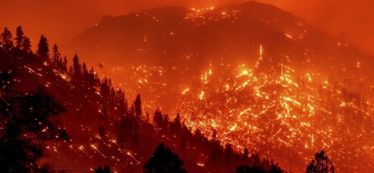 California’da orman yangını kalabalık nüfuslu yerlere ilerliyor